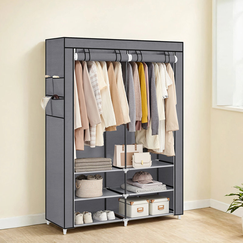 Vêtements et supports à vêtements