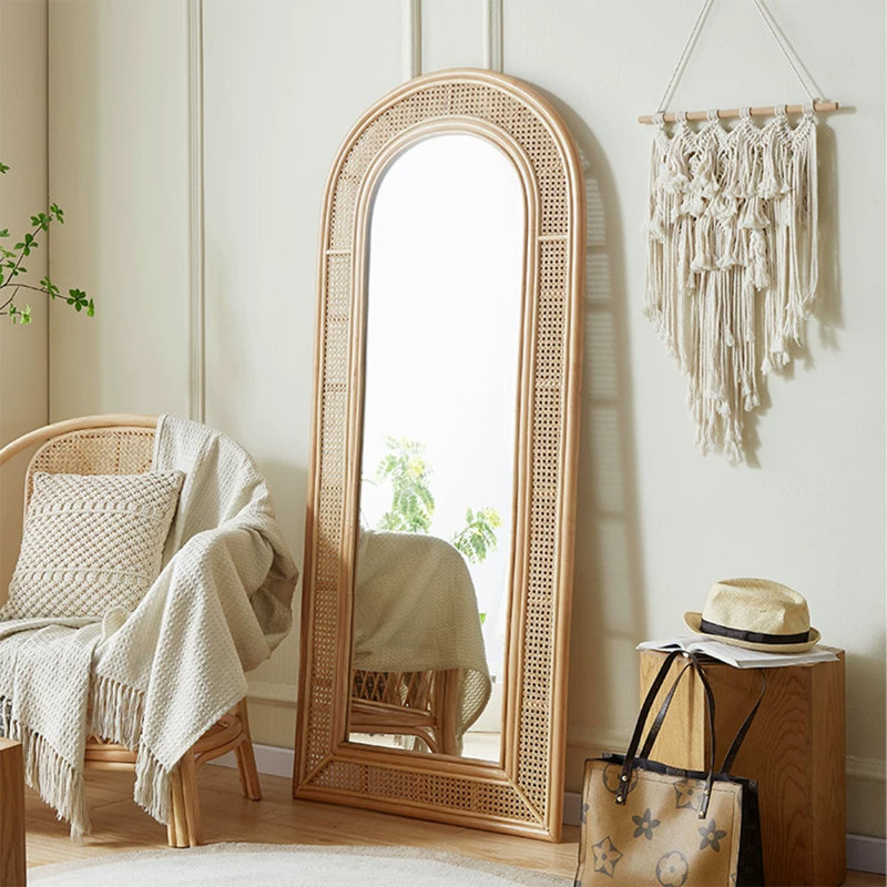 Fenêtre
 Miroirs pleine grandeur en bois massif