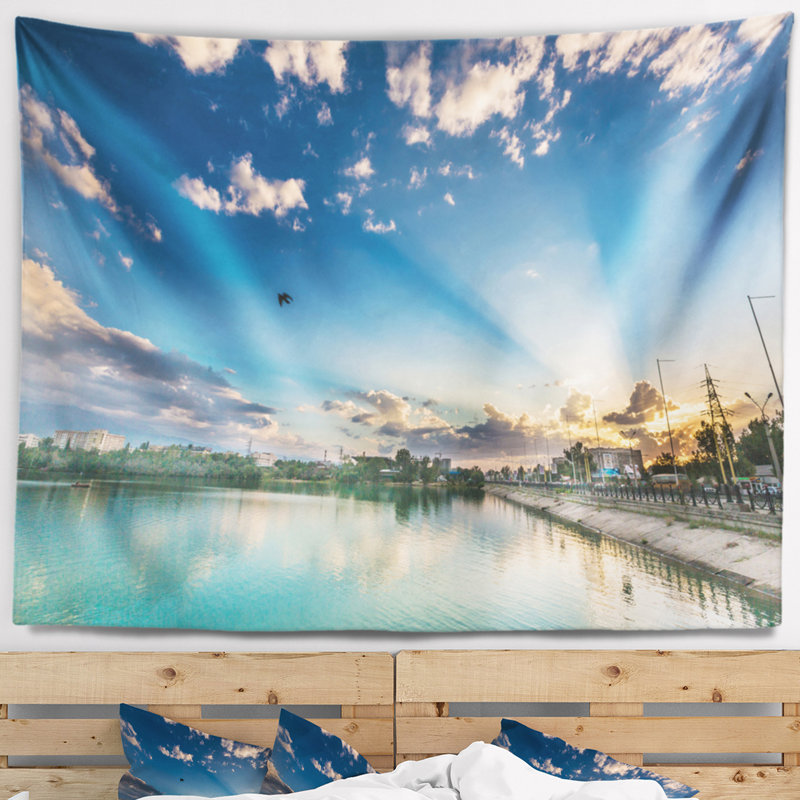 Tapisserie en polyester nuages par-dessus lake avec accessoires suspendus inclus, H 32 po x l 39 po