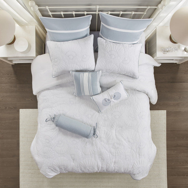 Édredon très grand blanc avec surpiqûres texturées pour une chambre classique et confortable