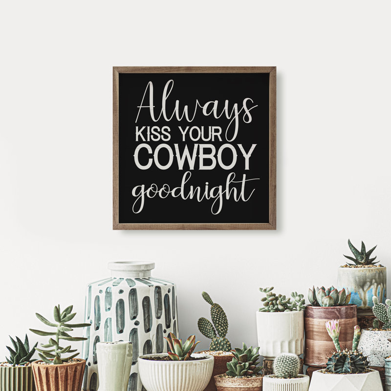 «Kiss Your Cowboy Goodnight» - noir, H 16 po x l 16 po