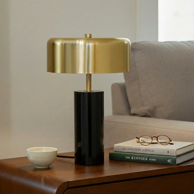 Lampe de bureau en marbre noir Latese avec abat-jour en laiton doré à 2 lumières