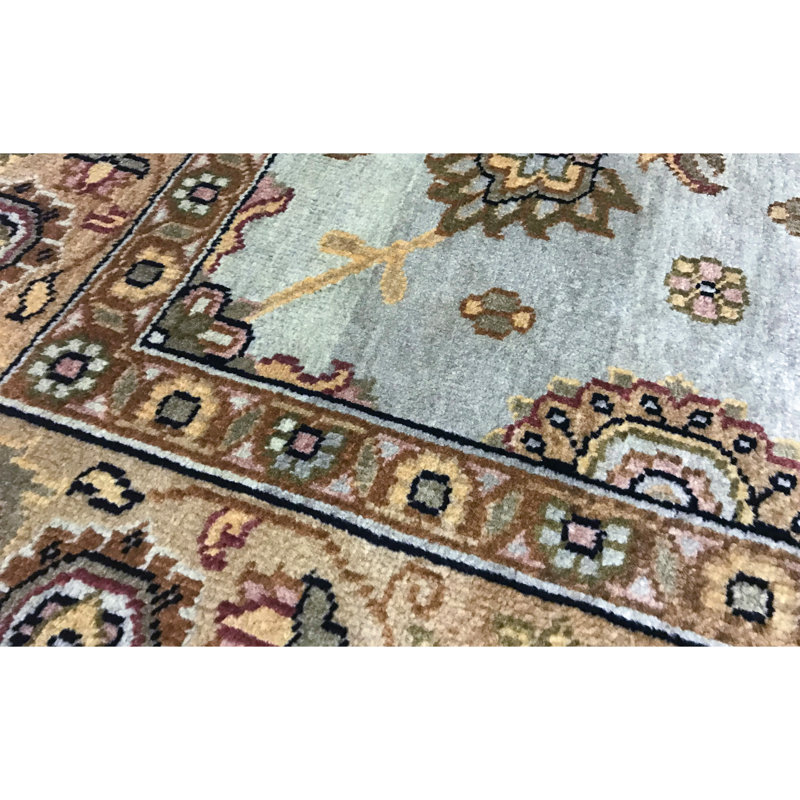Maharajah Wool Oriental Area Rug in Gray/Brown