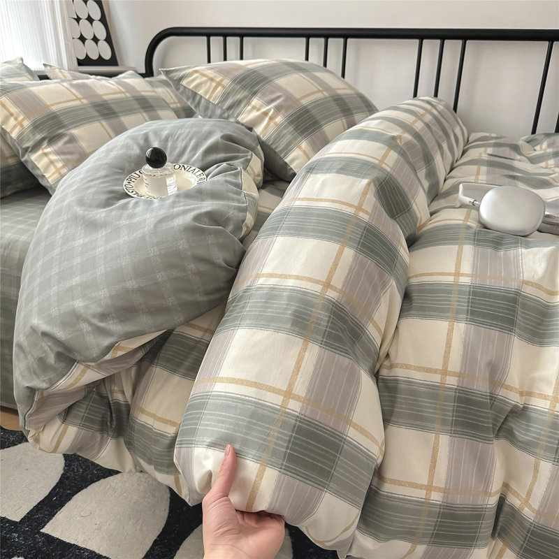Microfiber Comforter Set, Queen Comforter + 2 Standard Shams, Green Plaid