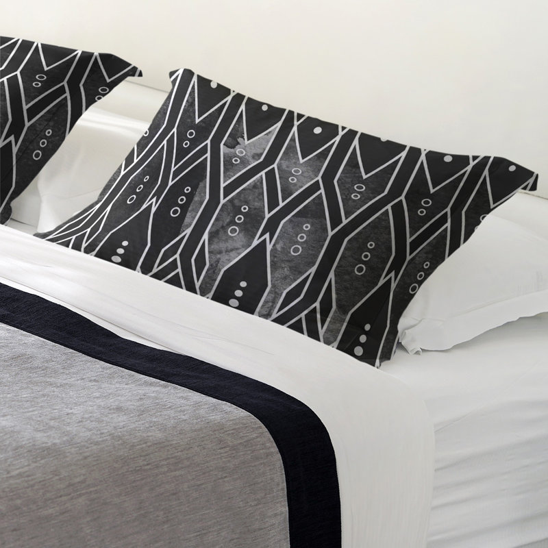Taie décorative à motif de treillis Katelyn Elizabeth, Microfibre, Standard, Noir