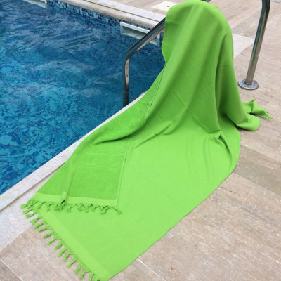 Premium Fouta Beach Towel, 100% Cotton, 37.4 x 70.9 inches | High Water Absorbent, Ultra Soft, 8.2 oz/sq ft | Machine Washable, Eco-Friendly Green Color | Perfect for Beach, Pool, Spa & Travel