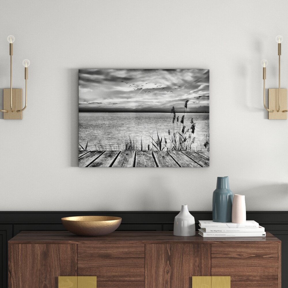 Leinwandbild Steg mit Ausblick aufs Meer in Monochrom