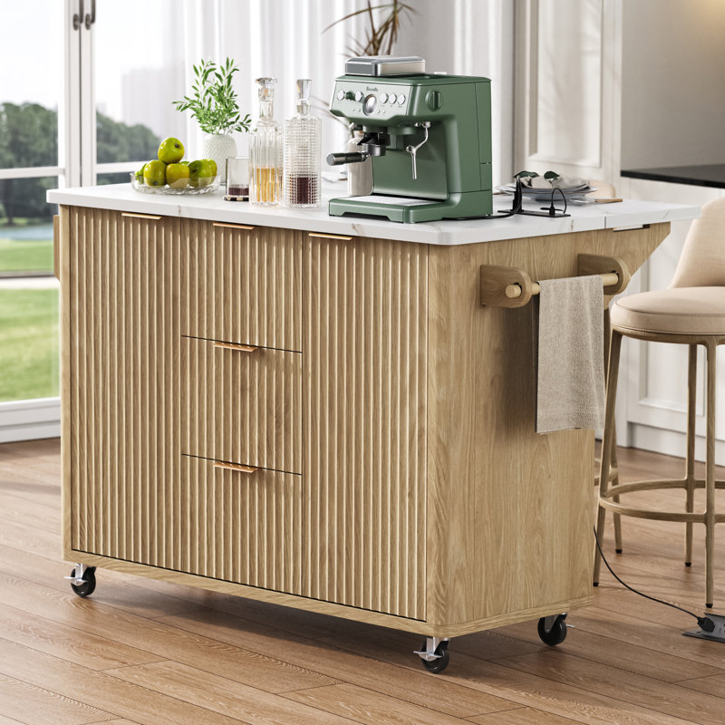 Îlot de cuisine cannelé de 55,5 po avec abattant, prise de courant, chariot de cuisine roulant avec plateau en faux marbre, tablettes réglables