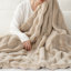 Jeté en fausse fourrure, couverture en fourrure de lapin pour lit, canapé, couverture en peluche vison super doux-113850186-113850185