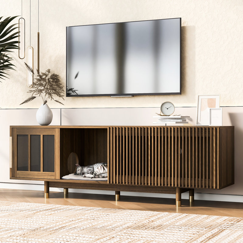 Meuble de divertissement moderne noyer Mid-Century avec porte coulissante, option rabattable, cachette pour animaux de compagnie et portes et téléviseurs de style pièce, centre chic