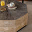 Table basse ronde de 96,5 cm (38 pouces) de style rétro en bois avec motif en relief tridimensionnel, idéale pour le salon ou la maison.