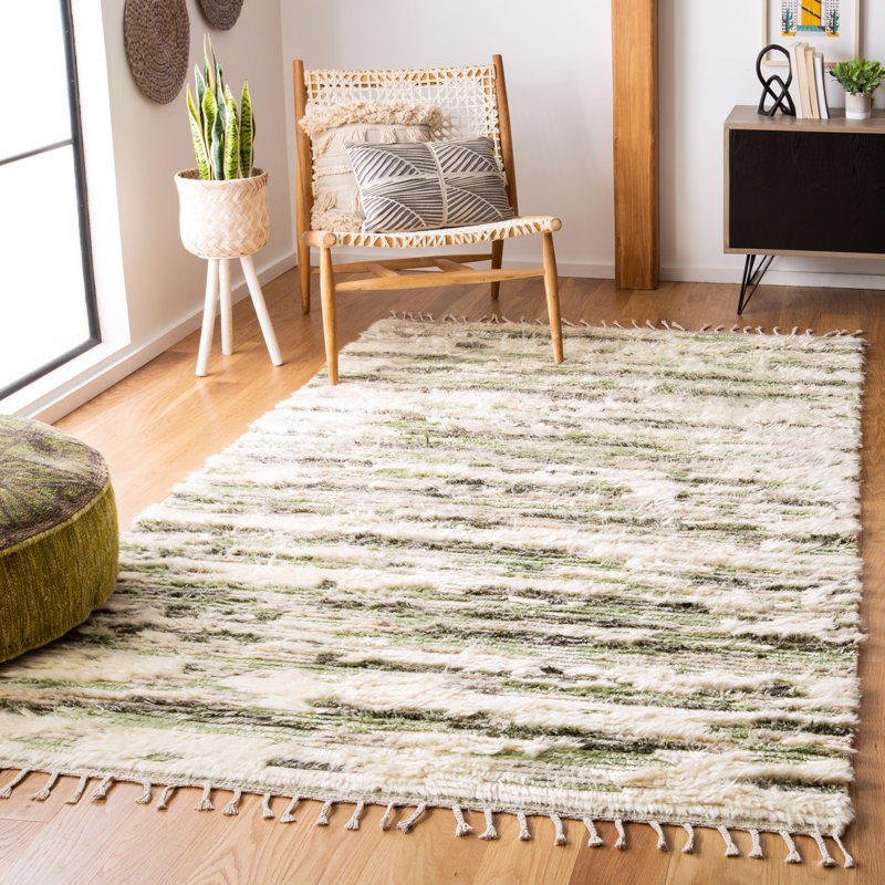 Handmade Ivory and Green Wool Shag Area Rug, 5' x 8'