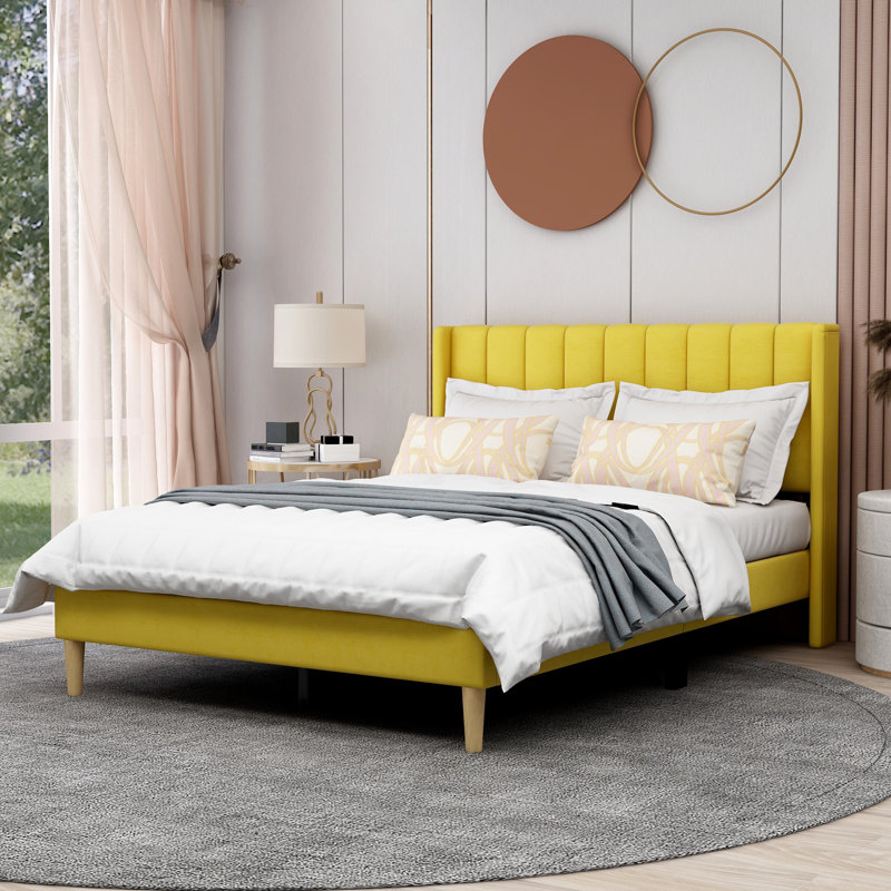 Lit plateforme tapissier avec tête de lit à oreilles Eriksay, Double, Nouveau velours jaune