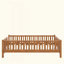 Lit plateforme en bois avec garde-corps-129021834