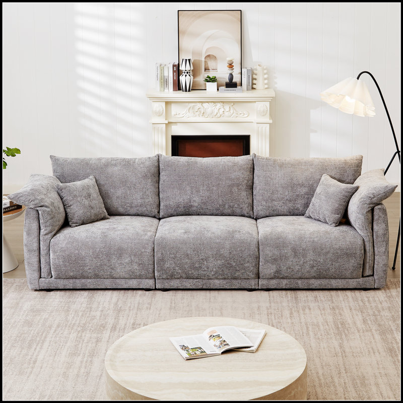 Canapé élégant et confortable avec coussins moelleux et coussins d'accoudoirs, parfait pour les intérieurs modernes et traditionnels