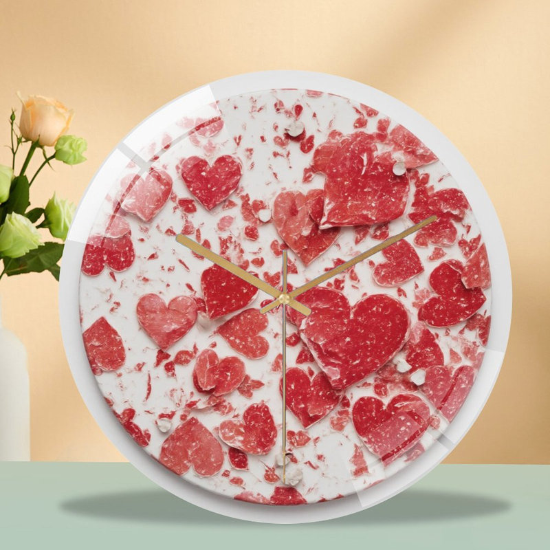 Horloge murale moderne en verre Scattered-Red-Hearts-On-White-Circle