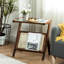 Table basse en verre avec table de chevet intégrée, marron, pratique et élégante pour les petits espaces de salon, grand espace de rangement grâce à son extrémité marron et son compartiment de chevet.