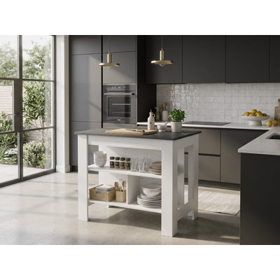 Îlot de cuisine avec table de préparation spacieuse, 3 tablettes de rangement ouvertes, 4 pieds robustes et poste de travail de préparation au repas pour une table d'îlot de cuisine moderne, fonctionnelle et organisée