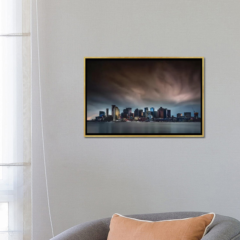 « Boston Skyline » par Miki Joven-reproduction de photo, H 18 po x l 26 po x P 1,5 po, Toile encadrée d'or, Pas de tapis