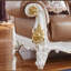 Fauteuil en cuir de vache sculpté American