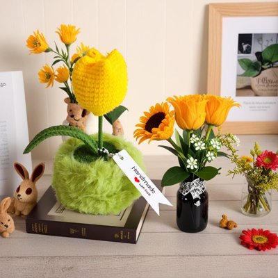 Fleurs au crochet, fleurs artificielles, fleurs tricotées à la main, tulipes jaunes au crochet, fausses fleurs, fleurs artificielles, décor de fleurs des Fêtes