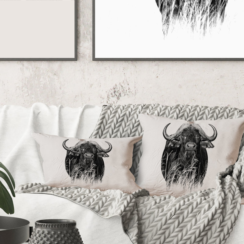 Portrait monochrome de la housse de coussin rectangulaire avec insert Buffalo IV