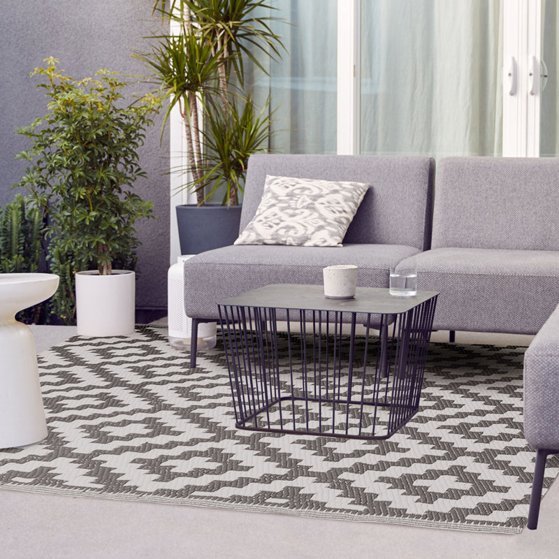 Zander Geometric Indoor / Outdoor Rug, Rectangle 4' x 6'