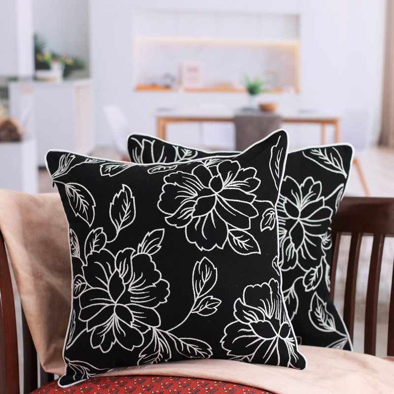 Housses de coussin en coton brodées à la main Novica