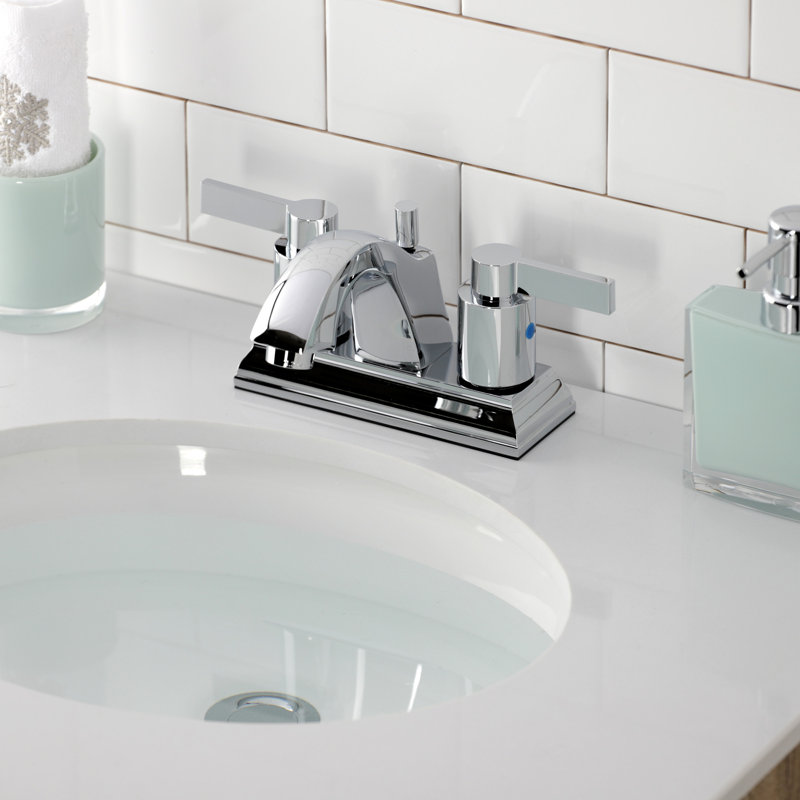Robinet de salle de bain central à 4 poignées à 4 trous avec bonde escamotable Kingston, Chrome poli