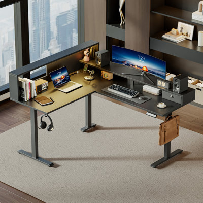 Bureau pour travailler debout en L de 63 po à hauteur ajustable électrique avec tablette pour moniteur, bureau de bureau en coin avec prises de courant et lumières DEL, bureau d'ordinateur à support assis avec crochets et gestion des câbles, noir