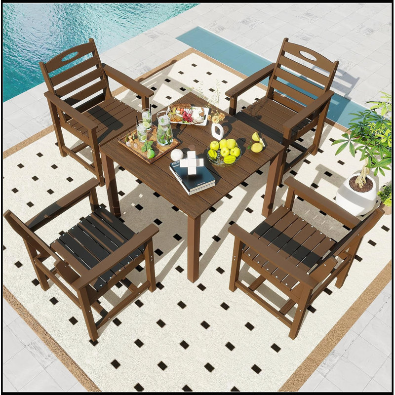 Ensemble de salle à manger d'extérieur en PEHD (5 pièces) avec trou pour parasol de 5 cm, résistant aux intempéries, table et chaises, idéal pour jardin, piscine et terrasse.