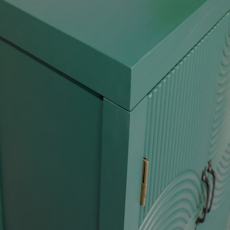 Armoire d'appoint en bois Tela avec 4 portes sculptées