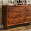 Buffet élégant de style rétro-102439311