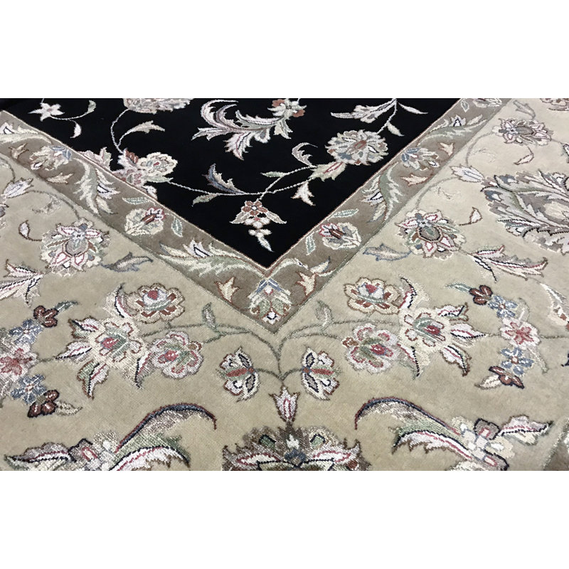 Tapis noir et doré de haute qualité noué à la main