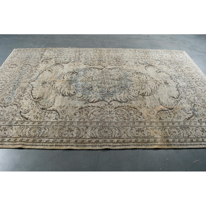 Tapis turc rétro en laine beige à motifs géométriques, idéal pour les grands espaces de chambre à coucher