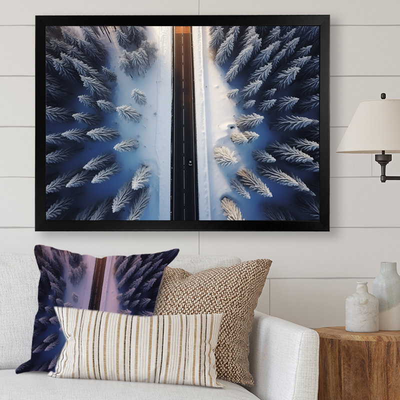 Endless Road Into Winter Forest I - Art mural mural, Cadre d'angle fermé noir, H 16 po x l 32 po x P 1 po