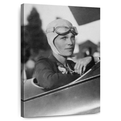 Keiri Amelia Earhart In Boston Training Plane