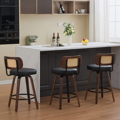 Ensemble de 3 tabourets de bar à hauteur de comptoir - tabourets à hauteur de comptoir en rotin de 26 pouces avec dossier en canne, siège rembourré, fabrication en noyer, tabourets de comptoir pivotants pour îlot / cuisine / comptoir / bar (noyer / noir)
