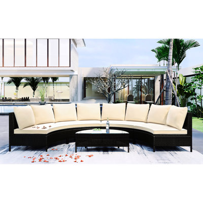 Ensemble de jardin modulaire 5 pièces brun résistant aux intempéries avec table en verre trempé, coussins beiges, oreillers confortables, structure solide et conception résistante à l'eau.