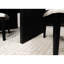 Table de salle à manger à finition noire avec rallonge amovible, style contemporain, aspect linéaire et apparence polyvalente pour table à 6 places Mason Leaf, design moderne, plateau chanfreiné, pieds en bloc exagérés
