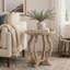 Élégante table d'appoint de style campagnard français avec piètement en forme de sablier et plateau rond à rebord, idéale pour ajouter une touche rustique à n'importe quelle pièce.