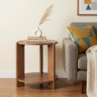 Table d'appoint ronde de 66 cm (26 po) en bois massif brun avec tablette