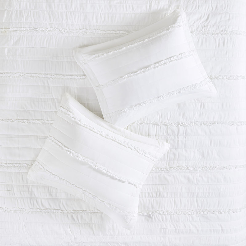 Quilt With Charming Ruffle Textures And Throw Pillow - White Full/queen Bedroom Appeal Details