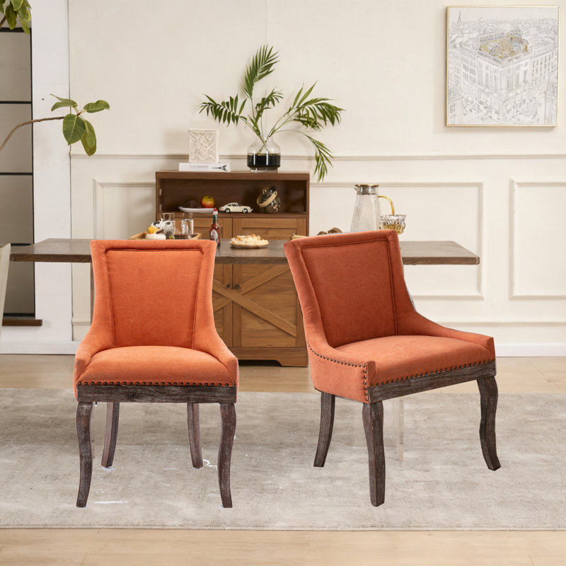 Chaise de salle à manger 21,6 po en tissu orange, pieds en bois massif, garniture cloutée bronze, ensemble de 2, Orange