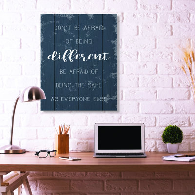 «Don't Be Afayez Blue Wood Texture Inspirational Word Design», art textuel