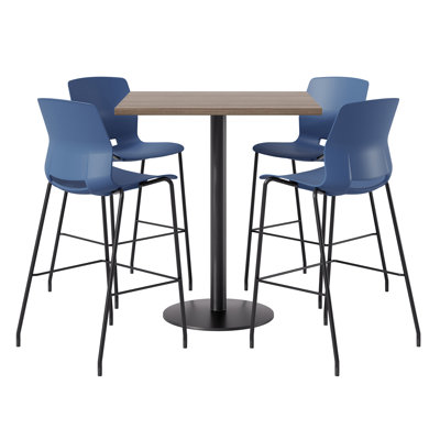 Ensemble repas pour 4 personnes à hauteur de bar