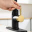 Robinet de cuisine automatique automatique - sans contact, à mains, noir et or, design contemporain, acier inoxydable, robinet en céramique avec robinet rétractable sans contact et contemporain