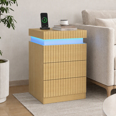 Table de chevet cannelée avec station de charge et lumière DEL, table de chevet à 3 tiroirs pour la chambre à coucher et le salon, table d'appoint moderne avec plateau coulissant et prises USB