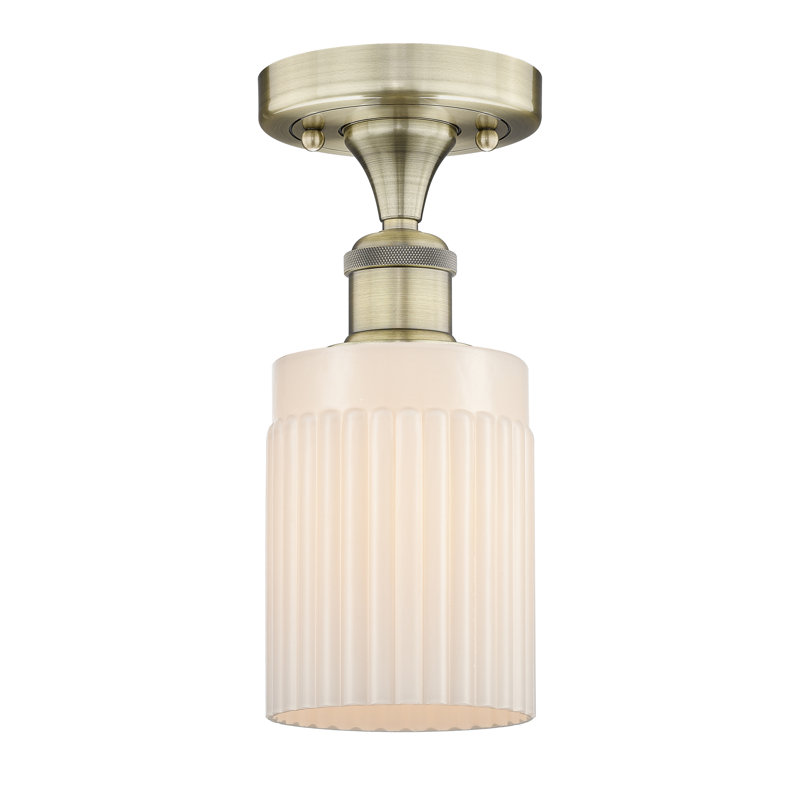 Plafonnier semi-encastré en verre Kamena, Laiton antique, Blanc mat, H 9,13 po x l 4,5 po x P 4,5 po