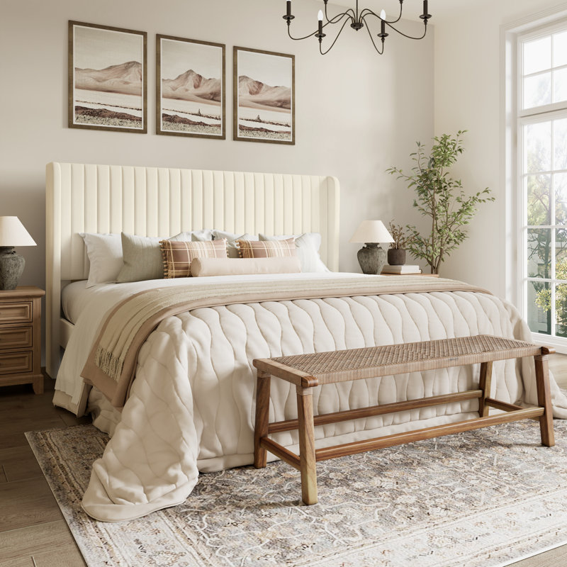 Lit plateforme tapissier en velours avec tête de lit à oreilles et lattes en bois Candler, Très grand, Crème